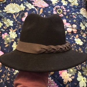 Jessica Simpson wool hat